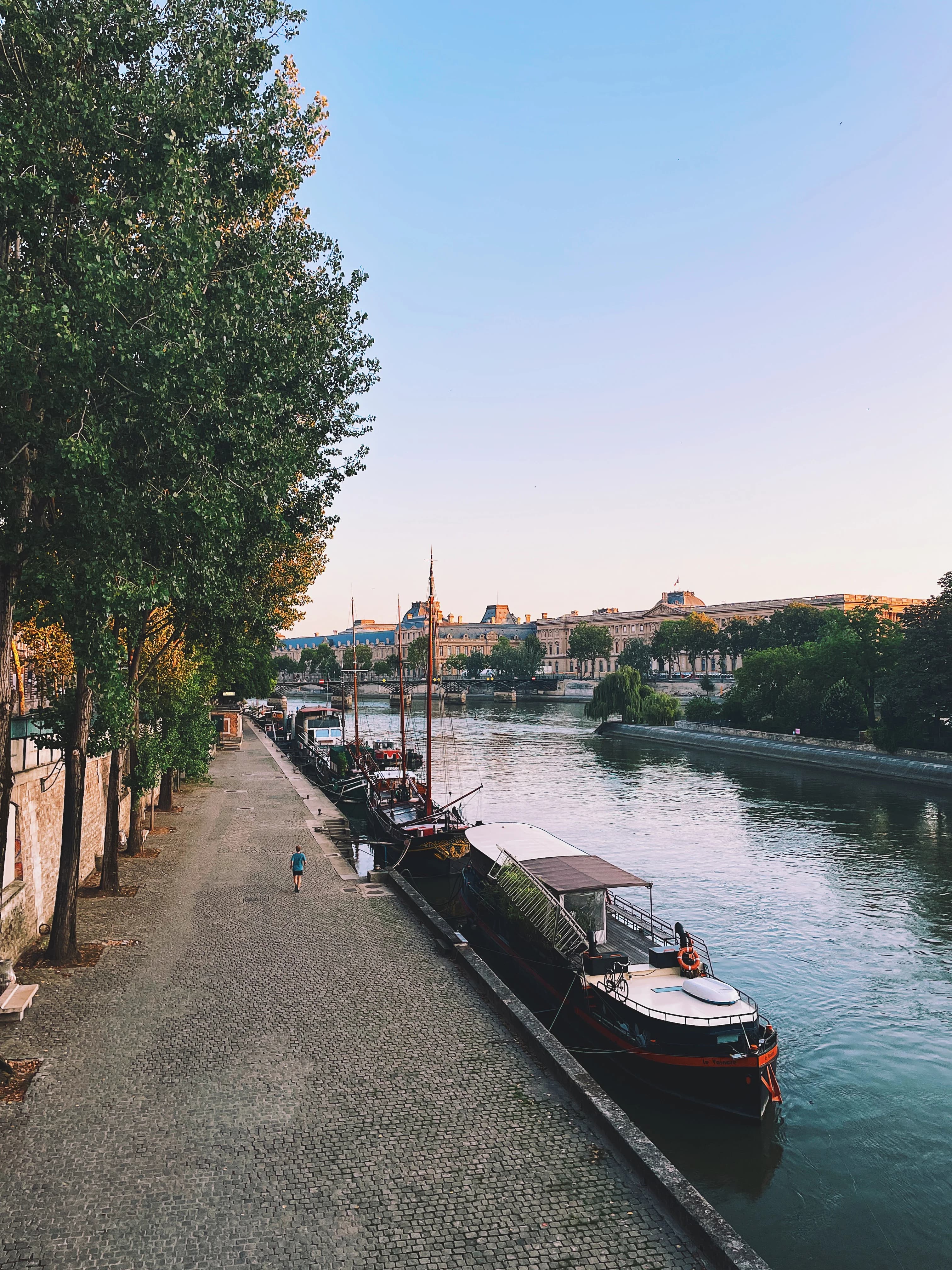 Early Morning Run in Paris